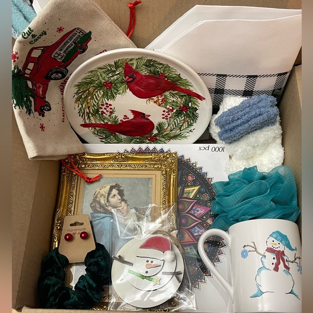 NEW Amazon MYSTERY box, Brand New Items Only 📦 🔥 NO JUNK, 5 ⭐️​​ - Picture 3 of 16
